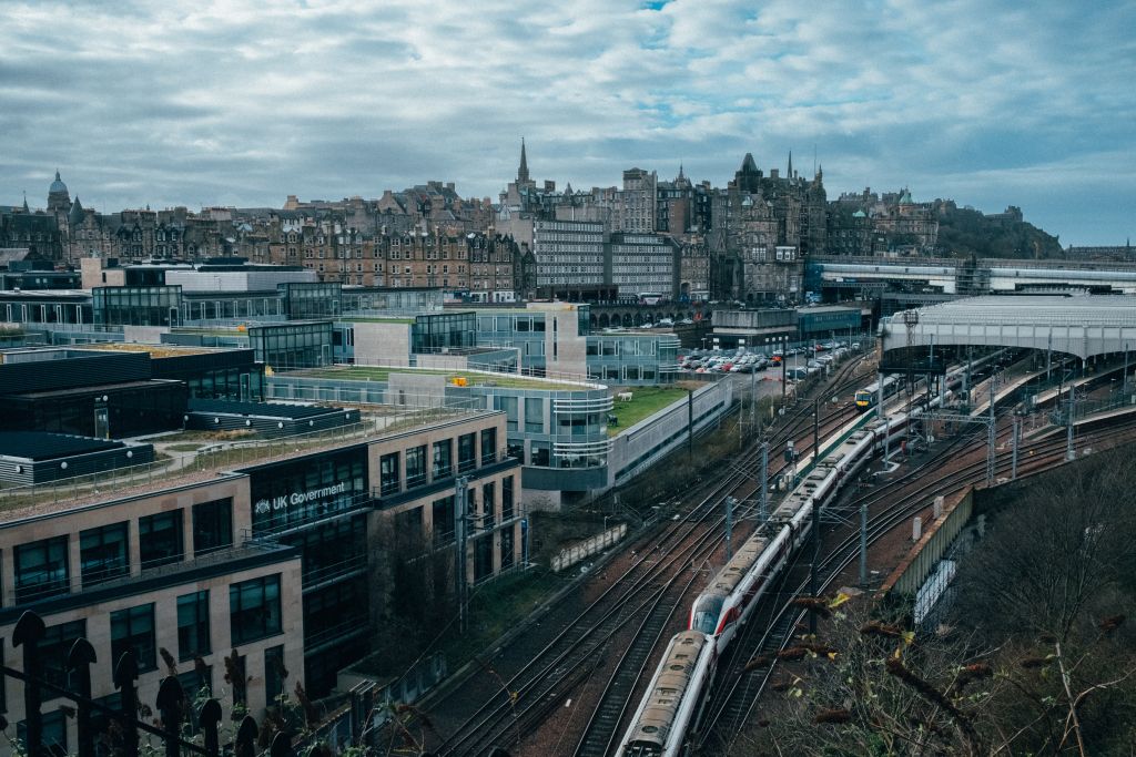 trains Edinburgh 