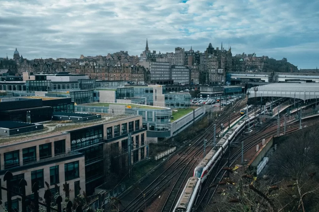 trains Edinburgh 